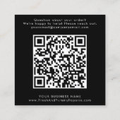 シックなブラックタイポグラフィロゴQRコー離れドAレビュー スクエア名刺 (裏面)