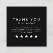 シックなブラックタイポグラフィQRコー離れドAレビュー スクエア名刺 (正面)