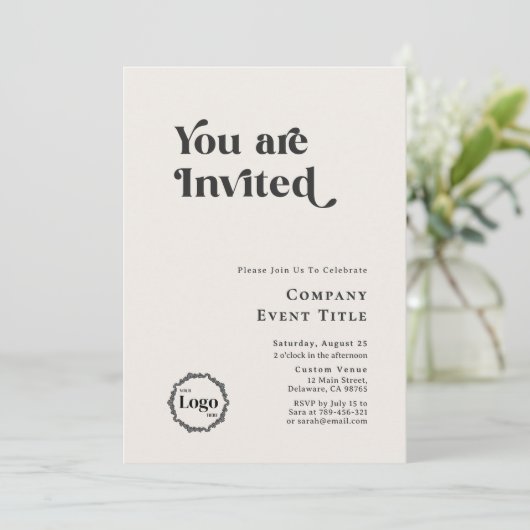 シックなブラック&ホワイトタイポグラフィユー招待され 招待状 (スタンド正面)