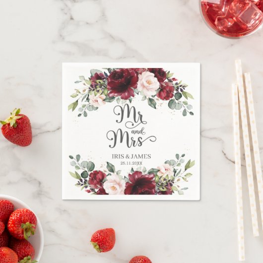シックなブルゴーニュ赤面結婚ピンクフローラのミスター&ミセス スタンダードカクテルナプキン (インサイチュ)