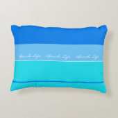 シックなブルーストライプ海波ビーチライフ アクセントクッション (裏面)