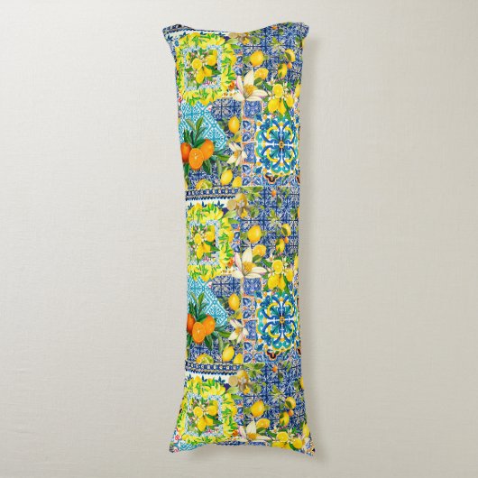 シックなブルーターコイズシチリアの柑橘系フローラタイル ボディピロー (正面縦)