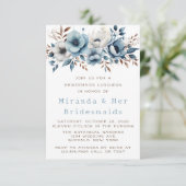 シックなブルーホワイトフラワーブリデスメイドランチョン 招待状 (スタンド正面)