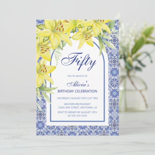 シックなブルーポルトガル語アズレジョリリーフローラ誕生日 招待状 (スタンド正面)