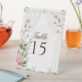 シックなホワイトキャノピーピンク結婚フローラのテーブル番号 台座サイン (インサイチュ)