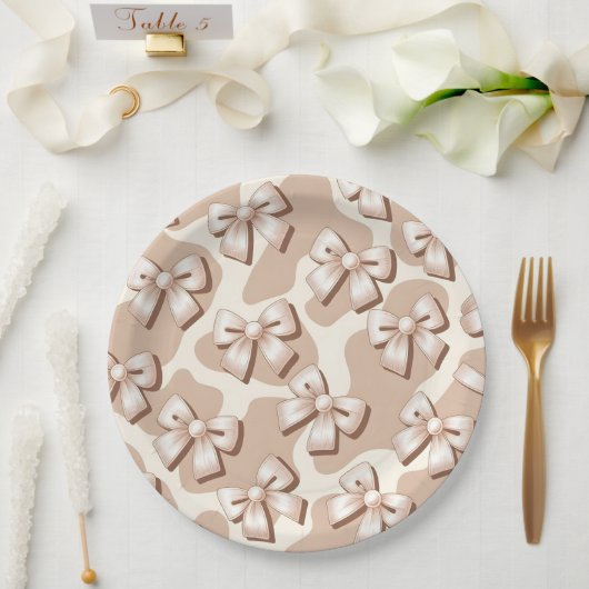 シックなホワイトボウ&ベージュカウズプリントハロウィーン – ペーパープレート (ウェディング)