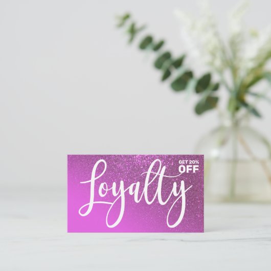 シックなマゼンタパープルグリッターグラデーションタイポグラフィ ロイヤリティカード (スタンド正面)