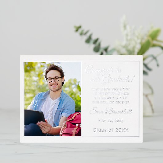 シックなミニマリストのゴールドフォイル卒業発表 箔招待状 (立ち正面)