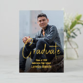 シックなミニマリストのゴールドフォイル卒業発表 箔招待状 (立ち正面)