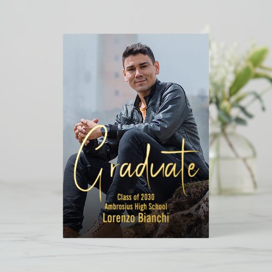 シックなミニマリストのゴールドフォイル卒業発表 箔招待状 (立ち正面)