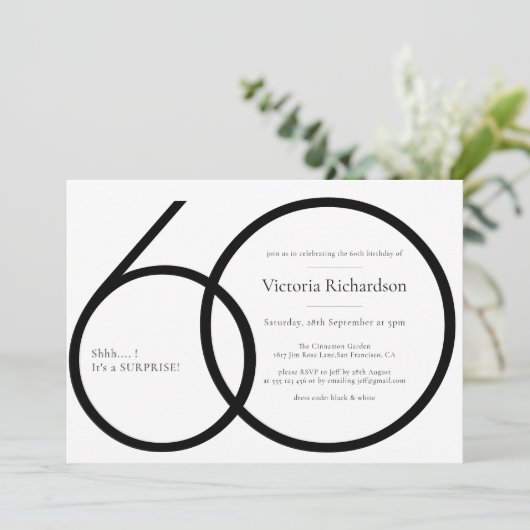 シックなミニマリストブラックホワイトサプライズ60th誕生日 招待状 (スタンド正面)