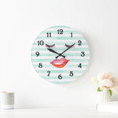 シックなミントおよび白のストライプの唇およびまつげ ラージ壁時計 (ホーム)