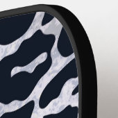 シックなメタリックシルバーグレーブラックレオパードプリント ピックルボールラケット (左詳細)