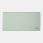 シックなモノグラムセージグリーン デスクマット (正面)