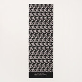 シックなモノグラムパステルピンクOmシンボルパターンブラック ヨガマット (裏面)