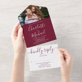 シックなモノグラムBurgundyスクリプトフォト結婚ズ オールインワン招待状