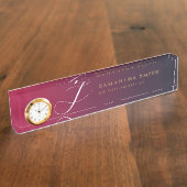 シックなラグジュアリーグラディエントバーガンディと金ゴールド モノグラムの デスクネームプレート (側面)