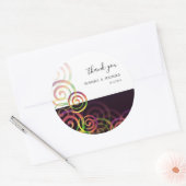 シックなレインボーらせん状オン深いパープル ラウンドシール (封筒)