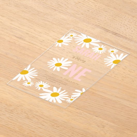 シックなレトロピンクデイジーフラワー1st誕生日 アクリル招待状 (レイダウン)