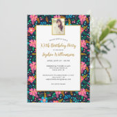 シックなワイルドフラワー、任意の年齢の追加フォトバースデーパーティー 招待状 (スタンド正面)