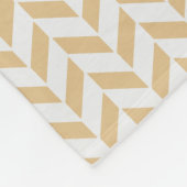 シックな中立金ゴールドの白く幾何学的なジグザグパターン フリースブランケット (角)