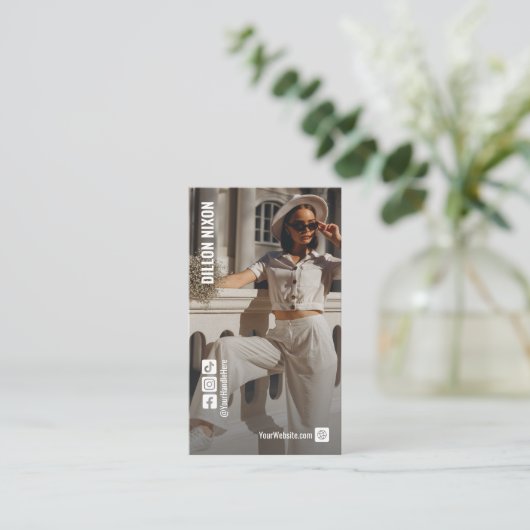 シックな写真ファッションソーシャルメディア 名刺 (スタンド正面)