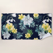 シックな冬のスノードロップアネモネフローラルパターン ビーチタオル (正面)