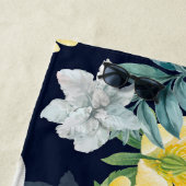 シックな冬のスノードロップアネモネフローラルパターン ビーチタオル (インサイチュ)