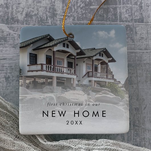 シックな初めてのクリスマスが新しいホームフォトに セラミックオーナメント