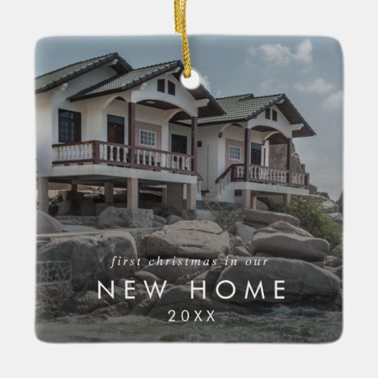 シックな初めてのクリスマスが新しいホームフォトオーバーレイに セラミックオーナメント (正面)