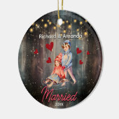 シックな初めてのクリスマス結婚したかわいいカップル セラミックオーナメント (左)