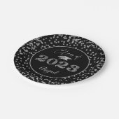 シックな卒業式ブラックシルバーグリッタークラスOF 2023 ペーパープレート (アングル)