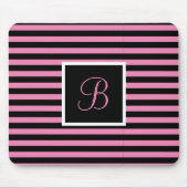 シックな可愛いイニシャルレターピンクとブラックストライプの マウスパッド (正面)