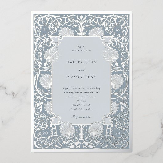 シックな埃っぽいブルーとシルバー結婚フォイル 箔招待状 (正面)