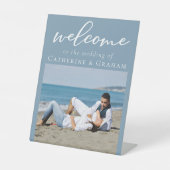 シックな埃っぽいブルーのカップルの写真結婚の歓迎 台座サイン