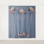 シックな埃っぽいブルーピンクフローラバラ金ゴールドフォトブース タペストリー (正面)