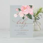 シックな埃っぽいブルー赤面フローラベビーイン開花シャワー 箔招待状 (立ち正面)