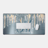 シックな埃っぽいブルー金ゴールド滴下モノグラム デスクマット (キーボード&マウス)