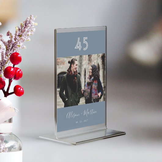 シックな埃っぽい青と白の手でレタ結婚ー テーブルナンバー