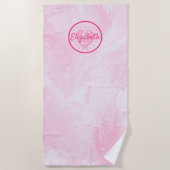 シックな女性のピンクのハートの名前およびイニシャルのモノグラム ビーチタオル (正面)
