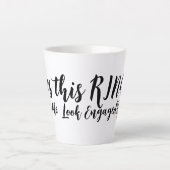 シックな婚約ギフトfor花嫁ショーオフリングや輪 カフェラテマグ (正面)