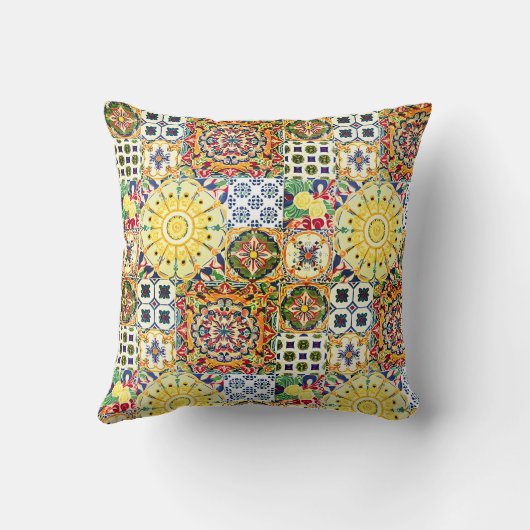 シックな幾何地中海のオレンジのタイルのモノグラム クッション (裏面)