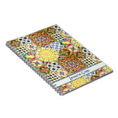 シックな幾何地中海のオレンジのタイルのモノグラム ノートブック (右側)