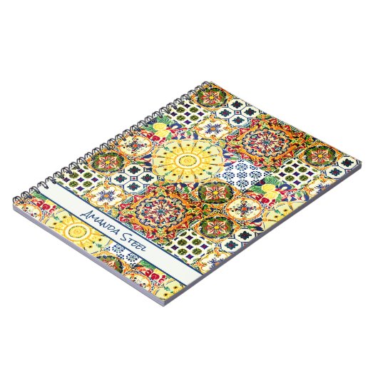 シックな幾何地中海のオレンジのタイルのモノグラム ノートブック (左側)