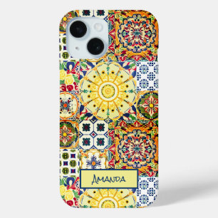 シックな幾何地中海のオレンジのタイルのモノグラム iPhone 15ケース