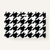 シックな幾何学的な黒と白のパタ千鳥格子のーン バッジ (正面)