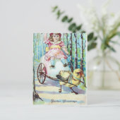 シックな引きカート付きカートに入ったかわいいイースターガール シーズンポストカード (スタンド正面)