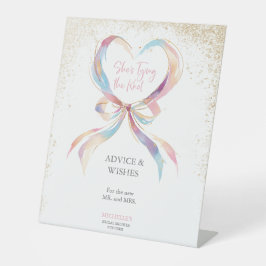 シックな彼女は結び目ピンクの弓アドバイス&ウィッシュ 台座サイン