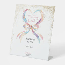 シックな彼女は結び目ピンクの弓アドバイス&ウィッシュ 台座サイン