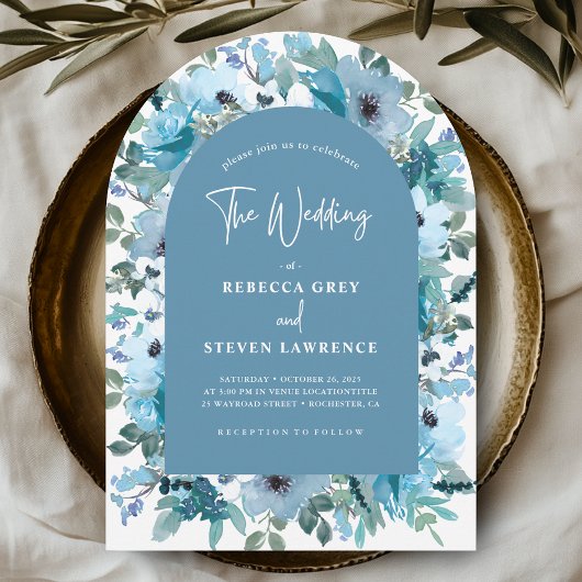 シックな春ホワイトダスティブルー結婚の花のアーチ 招待状